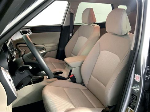 Used 2025 Kia Soul LX w/ LX Technology Package FWD image 22
