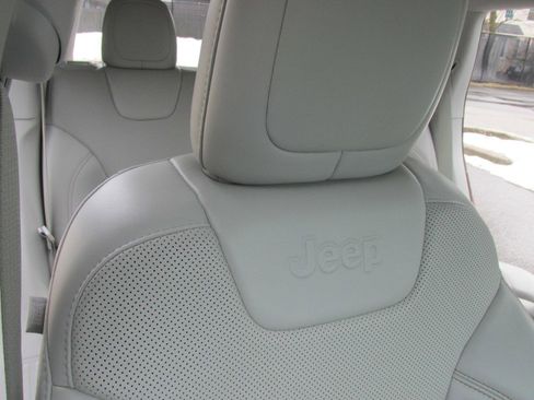 Used 2020 Jeep Cherokee Limited image 62