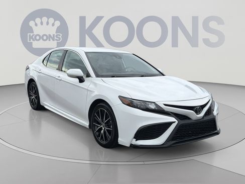 Used 2023 Toyota Camry SE FWD image 8