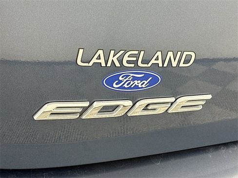 Used 2018 Ford Edge SE image 27