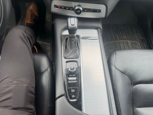 Used 2018 Volvo XC90 T5 Momentum w/ Convenience Package image 13