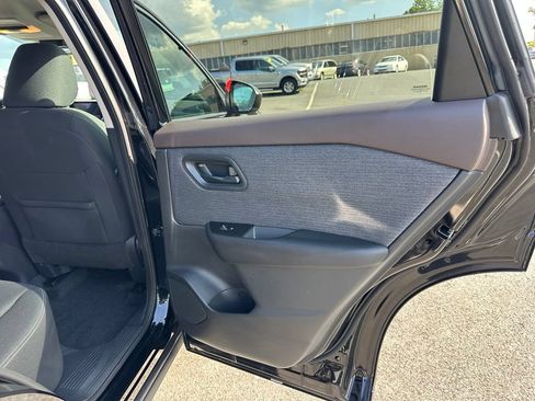 Used 2023 Nissan Rogue S FWD image 17