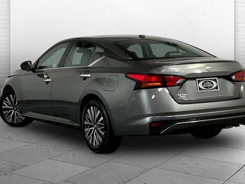 Used 2025 Nissan Altima 2.5 SV image 11