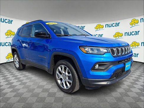Used 2023 Jeep Compass Latitude w/ Sun and Sound Group AWD/4WD image 1