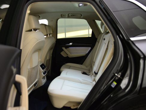 Certified 2024 Audi Q5 2.0T Premium w/ Convenience Package image 11