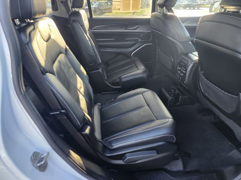 Used 2022 Jeep Grand Cherokee L Limited image 12