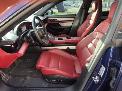 Used 2022 Porsche Taycan image 17