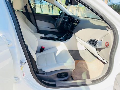 Used 2017 Jaguar XE Prestige image 23