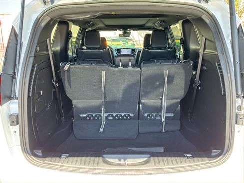 Used 2025 Chrysler Pacifica Premium FWD image 22