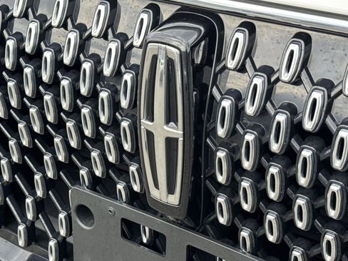 Used 2025 Lincoln Aviator Reserve w/ Illumination Package image 10