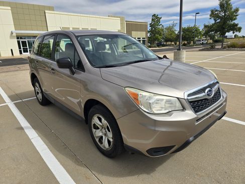 Used 2014 Subaru Forester 2.5i AWD/4WD image 8