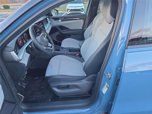 New 2025 Volkswagen Tiguan SE R-Line image 11