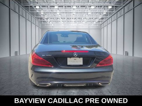 Used 2018 Mercedes-Benz SL 550 w/ Driver Assistance Package image 4
