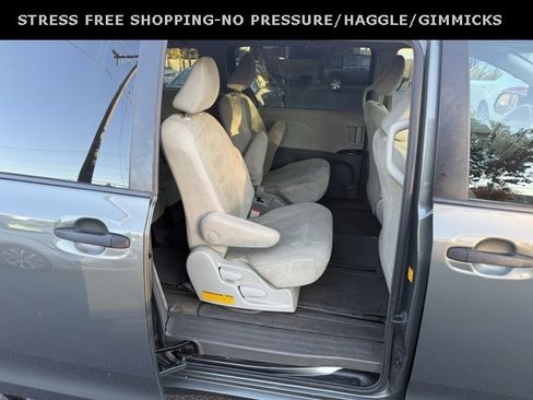 Used 2012 Toyota Sienna image 25