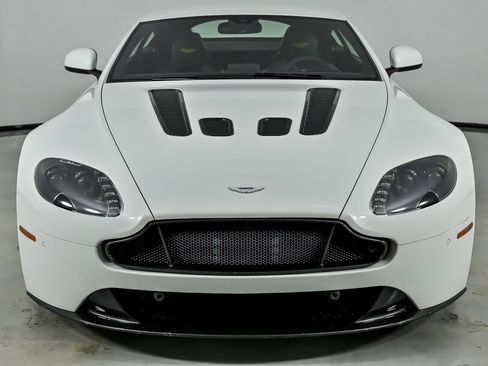 Used 2015 Aston Martin V12 Vantage S RWD image 4