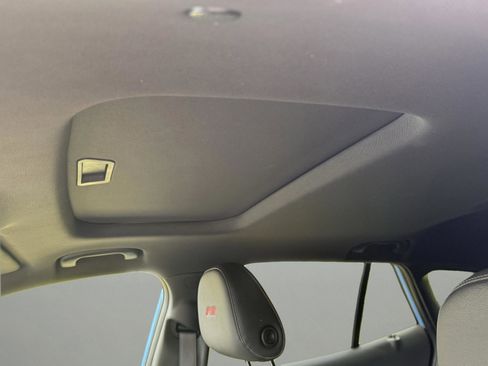 Used 2024 Chevrolet Trax RS w/ Sunroof Package FWD image 8