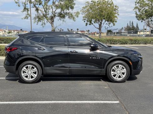 Used 2021 Chevrolet Blazer LT w/ Sound & Technology Package FWD image 2