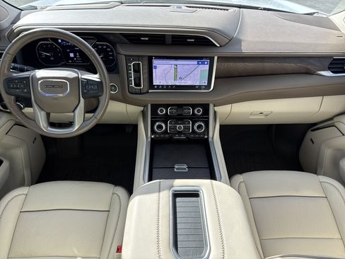Used 2021 GMC Yukon XL Denali w/ Denali Premium Package image 32