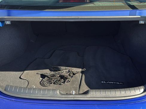 Used 2023 Hyundai Elantra Limited image 27