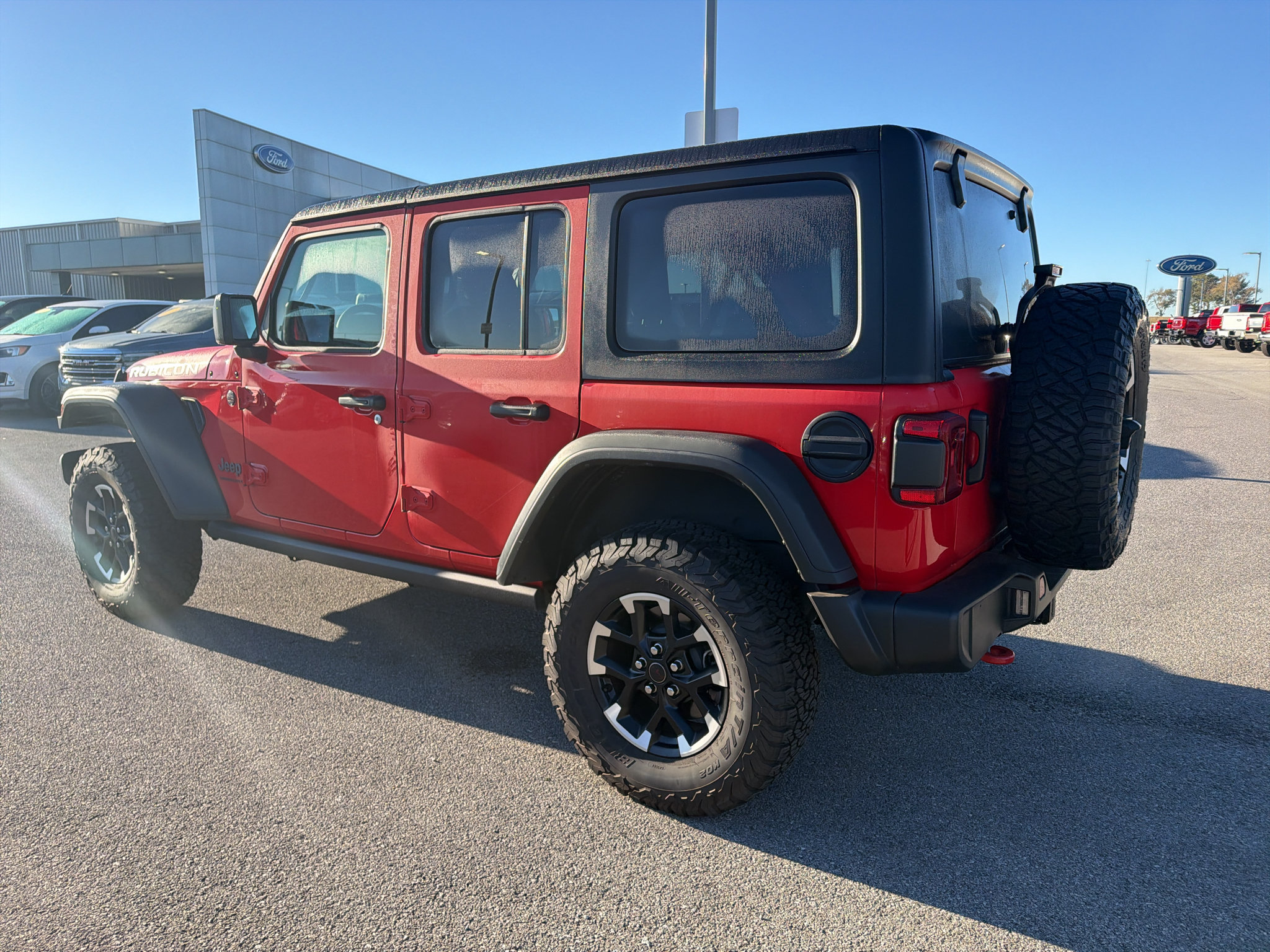 Used 2025 Jeep Wrangler Unlimited Rubicon w/ Convenience Group AWD/4WD image 7