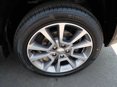 Used 2017 Jeep Compass High Altitude AWD/4WD image 39