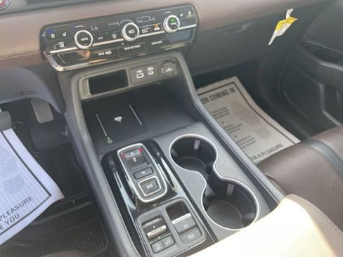 Used 2025 Honda Pilot Elite image 21