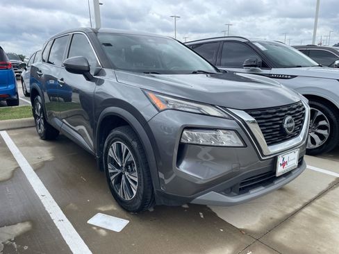 Used 2022 Nissan Rogue SV FWD image 3