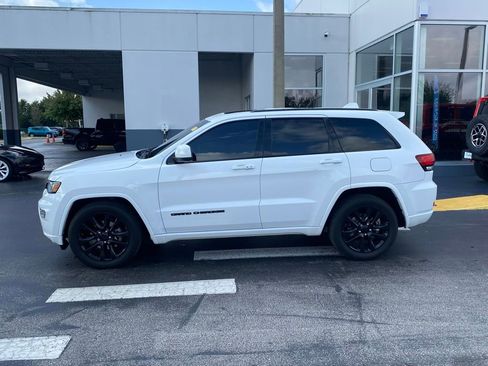 Used 2019 Jeep Grand Cherokee Altitude RWD image 6