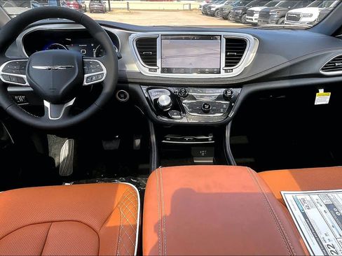 New 2026 Chrysler Pacifica Pinnacle image 6
