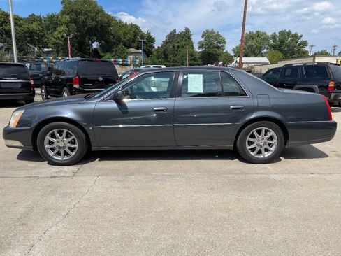 Used 2010 Cadillac DTS Luxury image 4