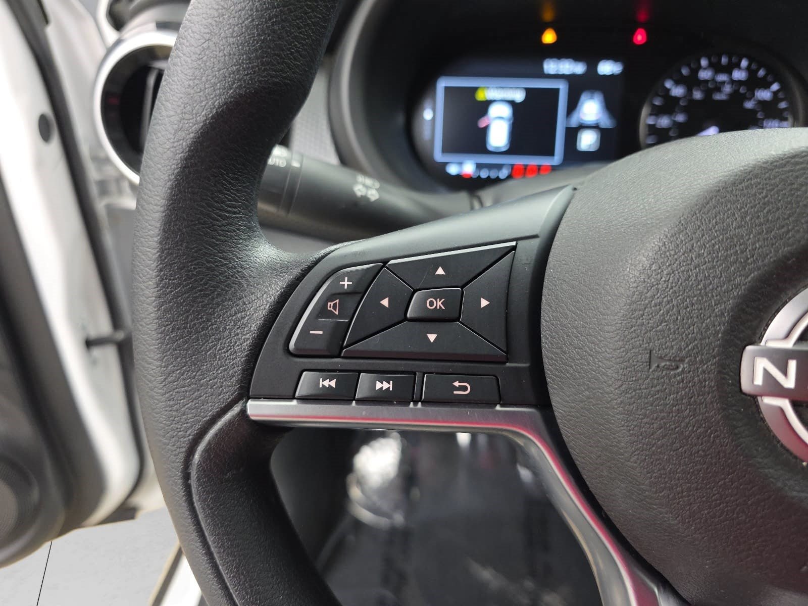 Used 2024 Nissan Kicks SV FWD image 14
