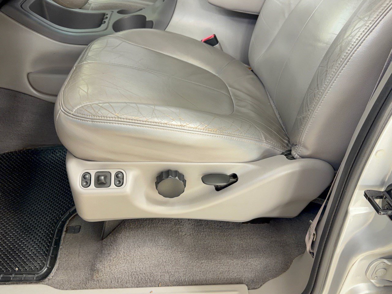 Used 1999 Ford Expedition XLT RWD image 16