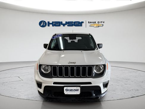 Used 2023 Jeep Renegade Latitude AWD/4WD image 7