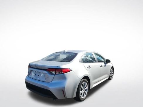 Used 2024 Toyota Corolla LE FWD image 2