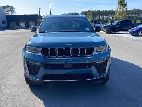 New 2026 Jeep Grand Cherokee L Limited w/ Luxury Tech Group II AWD/4WD image 2