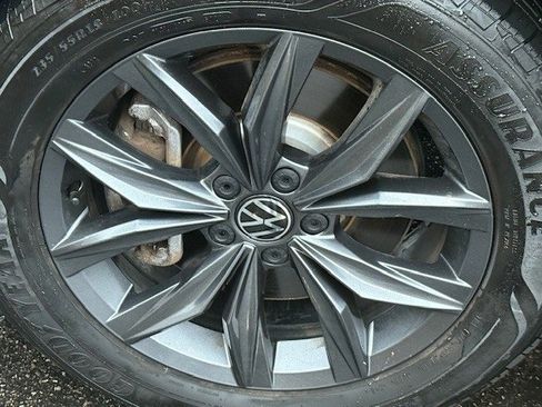 Used 2022 Volkswagen Tiguan SE image 11
