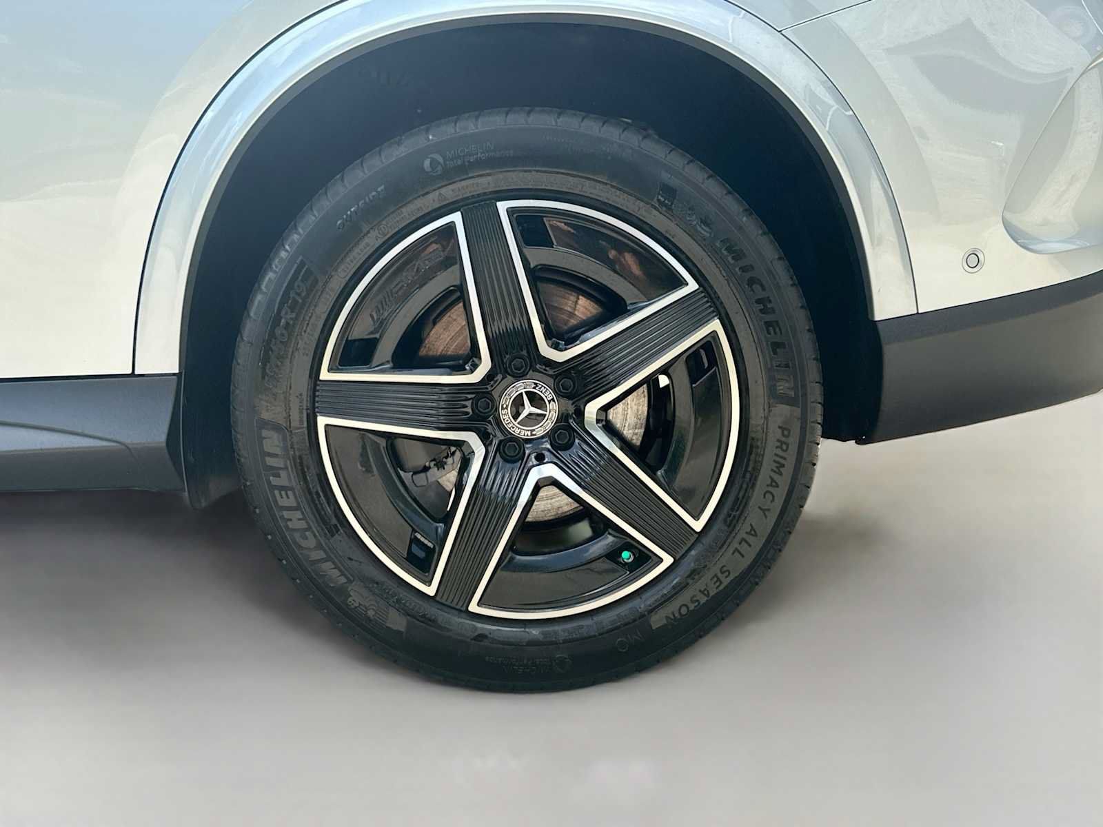 Used 2025 Mercedes-Benz GLC 300 4MATIC w/ AMG Line image 30