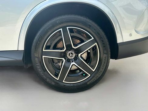 Used 2025 Mercedes-Benz GLC 300 4MATIC w/ AMG Line image 30