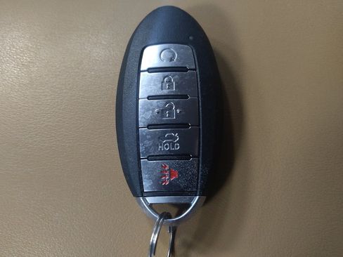 Used 2020 Nissan Sentra SV w/ SV Premium Package FWD image 32