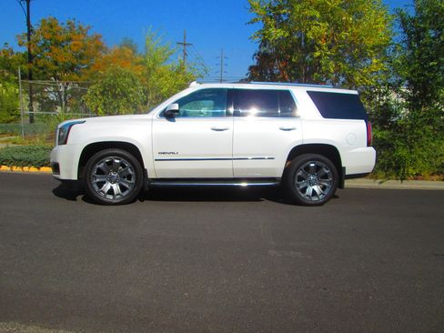 Used 2016 GMC Yukon Denali w/ Open Road Package image 2