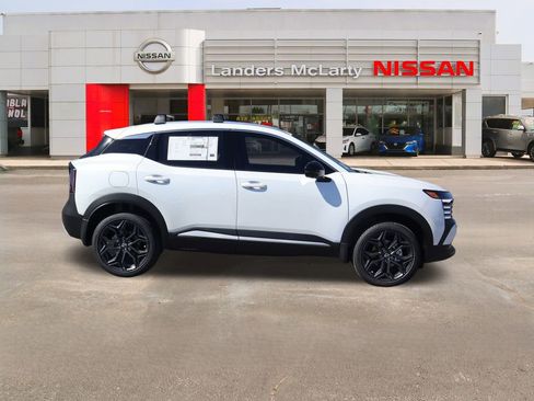 New 2026 Nissan Kicks SR w/ Illumination Package image 2