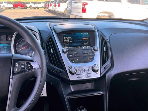 Used 2017 Chevrolet Equinox LS FWD image 6