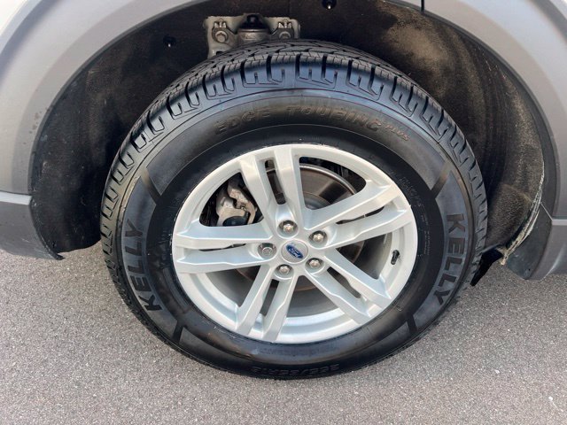 Used 2024 Ford Explorer XLT w/ Equipment Group 202A AWD/4WD image 9