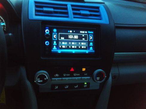 Used 2012 Toyota Camry LE image 33