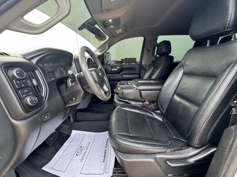 Used 2020 Chevrolet Silverado 2500 Custom w/ Custom Value Package image 9