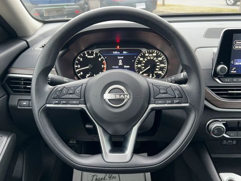 Used 2024 Nissan Altima 2.5 SV image 18