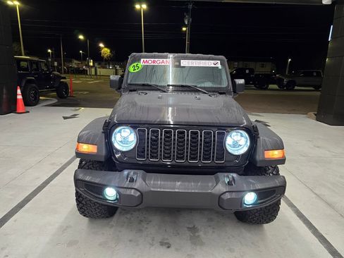 Used 2025 Jeep Gladiator Sport AWD/4WD image 9