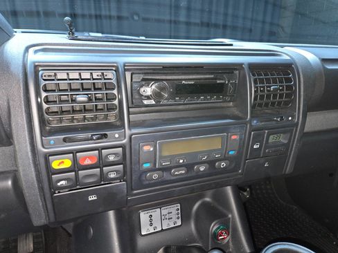 Used 2004 Land Rover Discovery S image 99