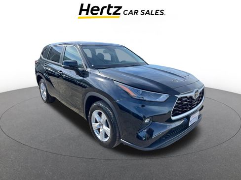 Used 2025 Toyota Highlander LE image 1