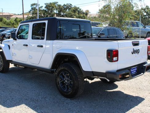 New 2026 Jeep Gladiator Mojave AWD/4WD image 6